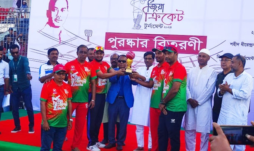 কুমিল্লায় জিয়া ক্রিকেট টুর্নামেন্টে লাল সবুজের লড়াইয়ে লাল দলের বিজয়